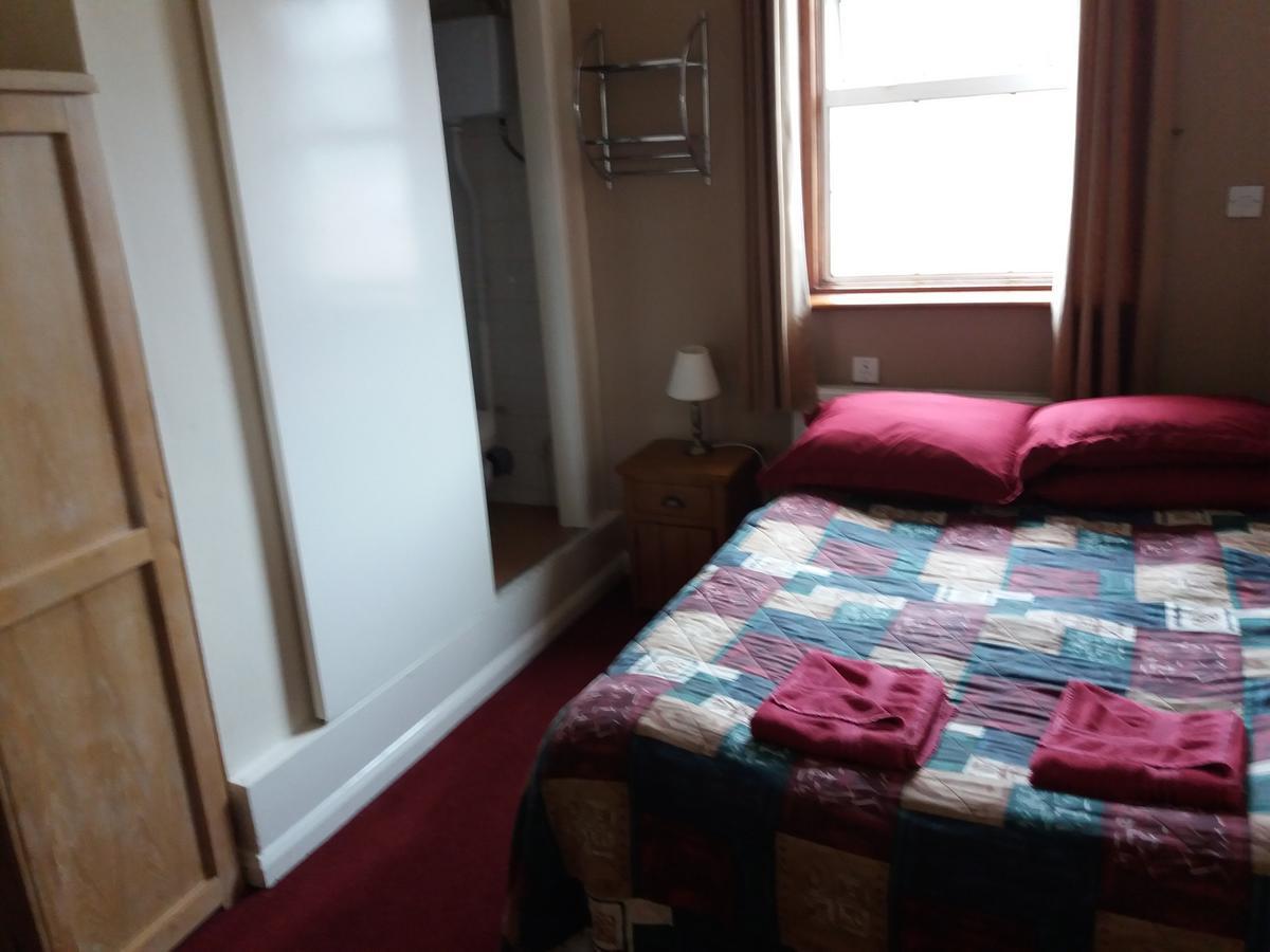 The Crouch Oak Bed & Breakfast Addlestone Bagian luar foto