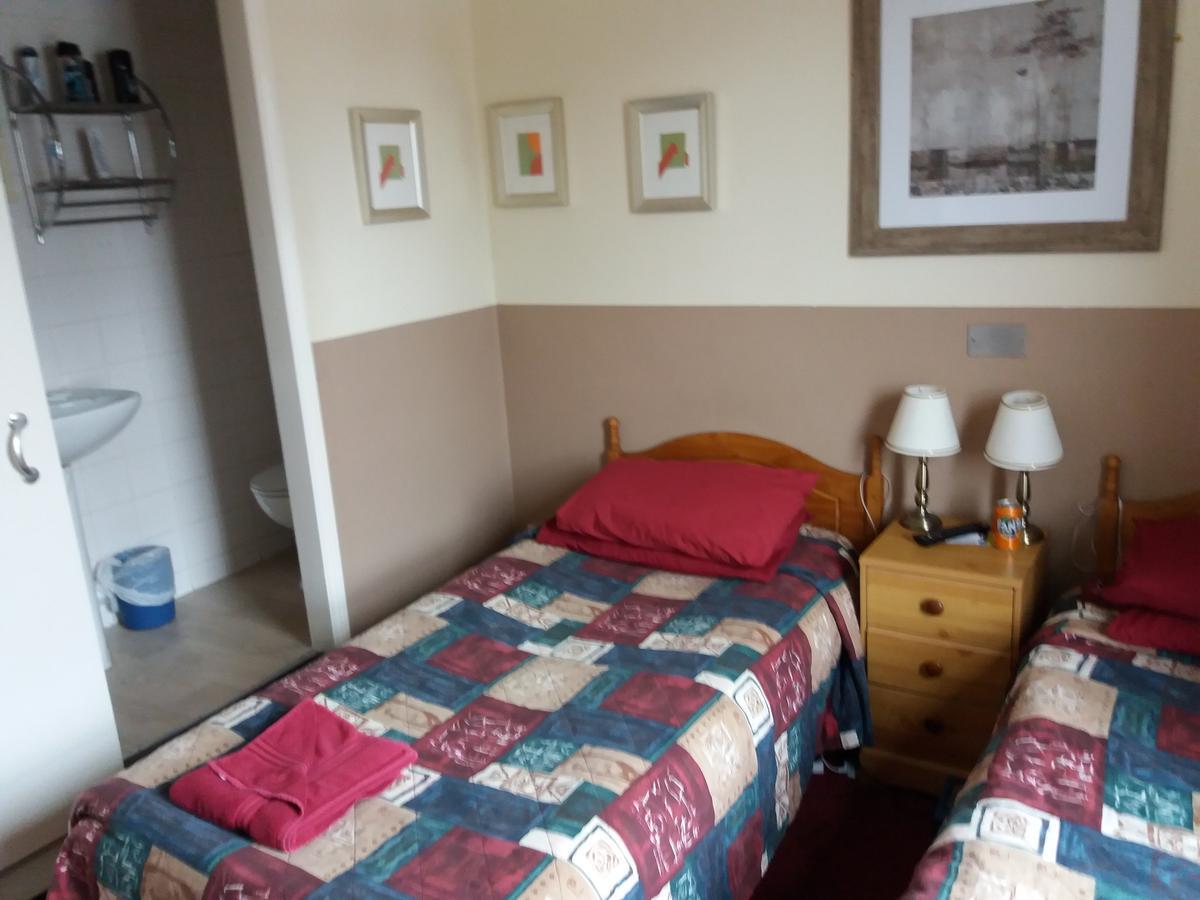 The Crouch Oak Bed & Breakfast Addlestone Bagian luar foto