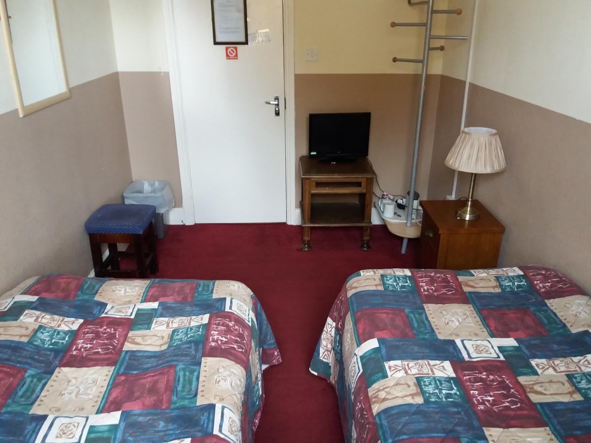 The Crouch Oak Bed & Breakfast Addlestone Bagian luar foto